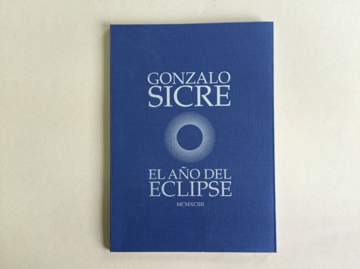 Cat&aacute;logo El a&ntilde;o del eclipse. Dise&ntilde;o: Charris
