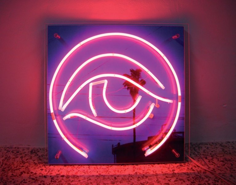 Puerta Sur, 2004 &Oacute;leo, madera, ne&oacute;n y metacrilato 71 x 71 x 12 cm.